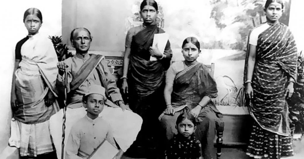 Narayanaswami Iyer and Chandramma along with their children. Muthulakshmi is seen holding a file in the picture