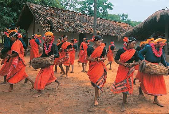 Wall painting,tribal dance,on a village,cottage,Belpahari,Jhargram,West  Bengal,India Stock Photo - Alamy
