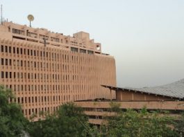 How Inclusive Is STEM In India? 15 IITs Have No ST Faculty