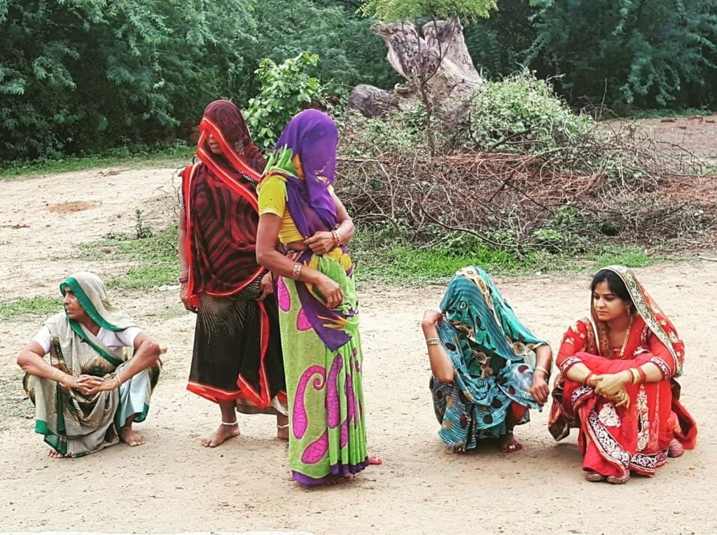 Women at Leisure: Sneha is a newly-wedded woman who works as an engineer in a big firm in the city. She waits along with the other women in her in-laws extended family in their native village for other women from the community to join them in a celebration of her arrival in the village. 