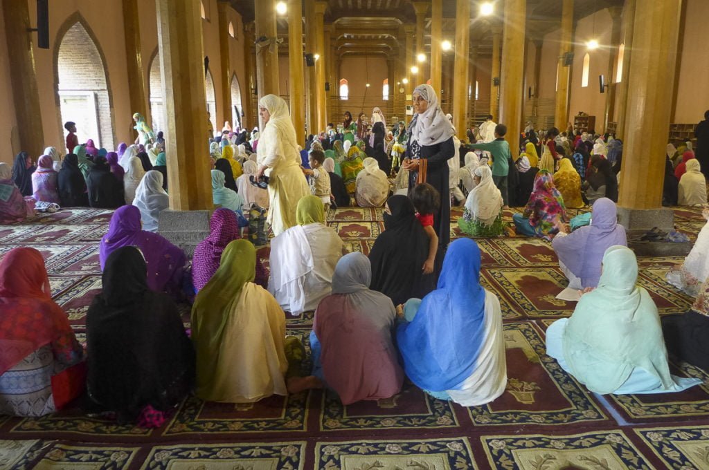 Kashmiri women praying in mosque 