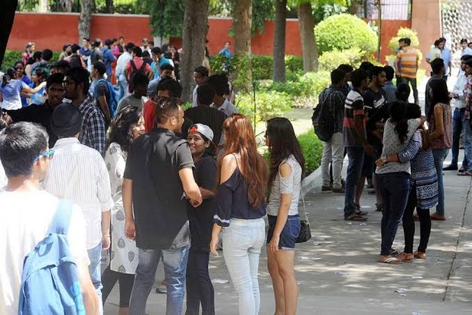 Students standing inside Delhi University 