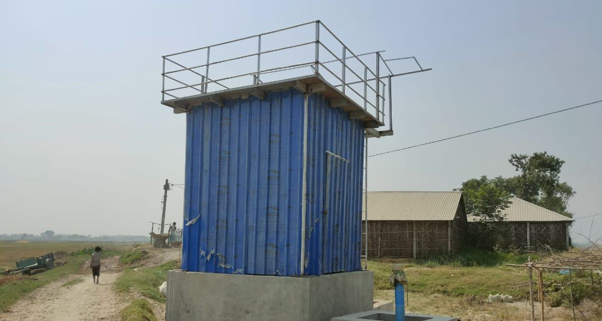 Incompletely installed water tank