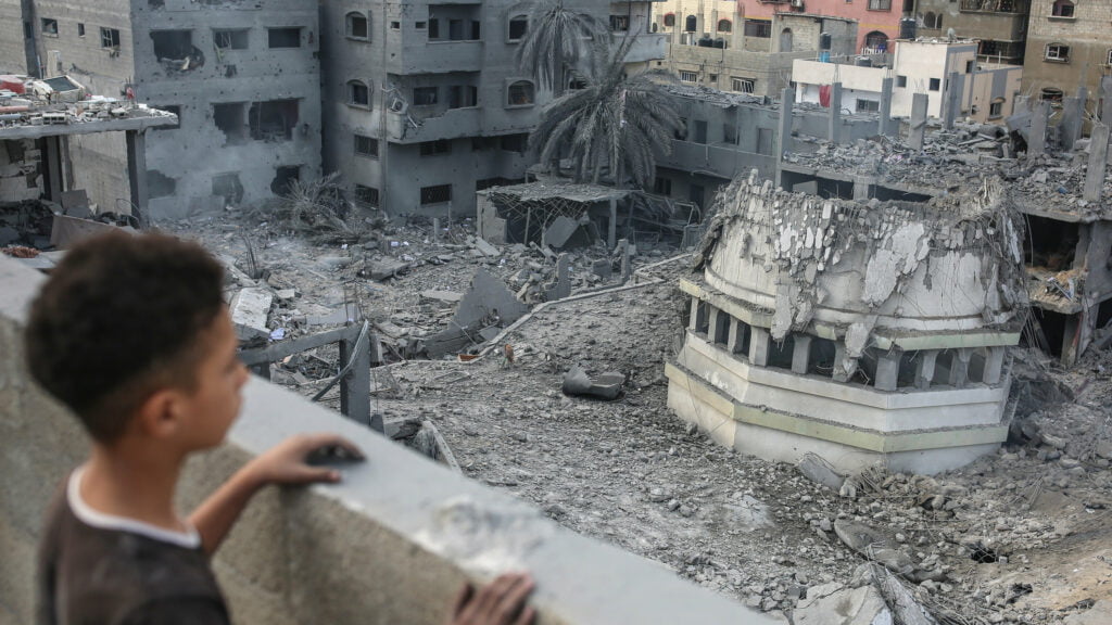 Palestinian kid watching destruction 