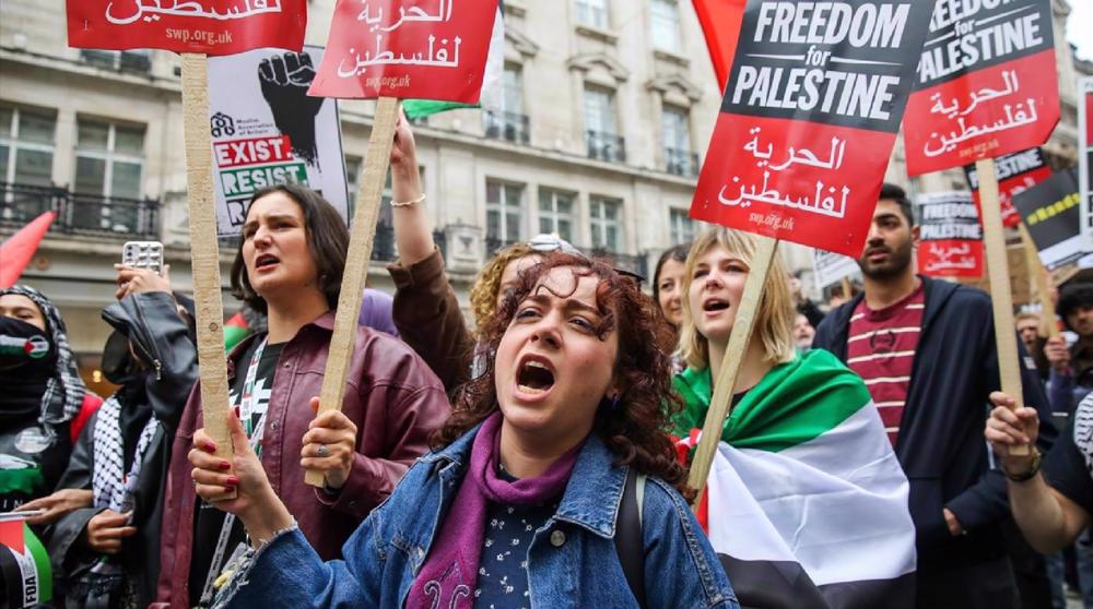 Palestinian women protesting 