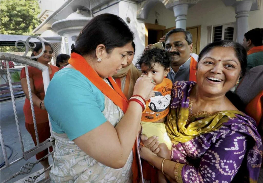 Smriti Irani with children 