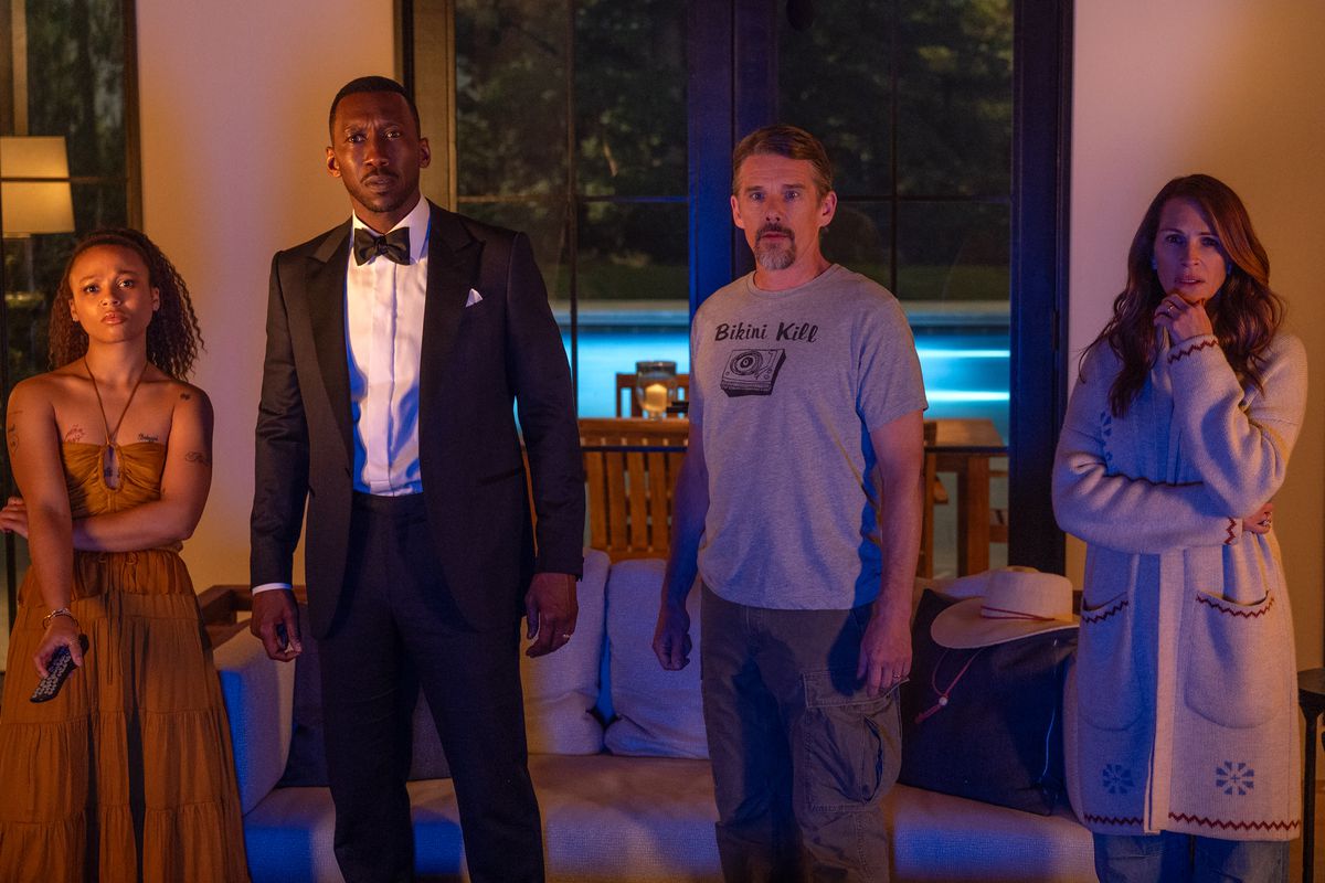 Mahershala Ali, Myha'la, Julia Roberts and Ethan Hawke in Leave the World Behind