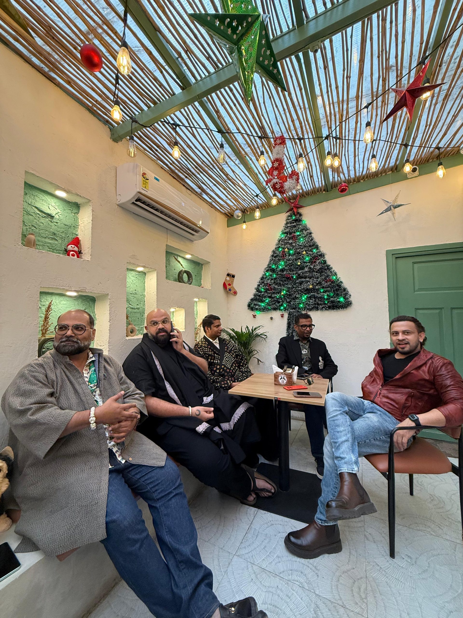 Refashioning Masculinity Today: A Discussion On Gender, Politics And Culture At Kolkata's Kaldi Bean Cafe