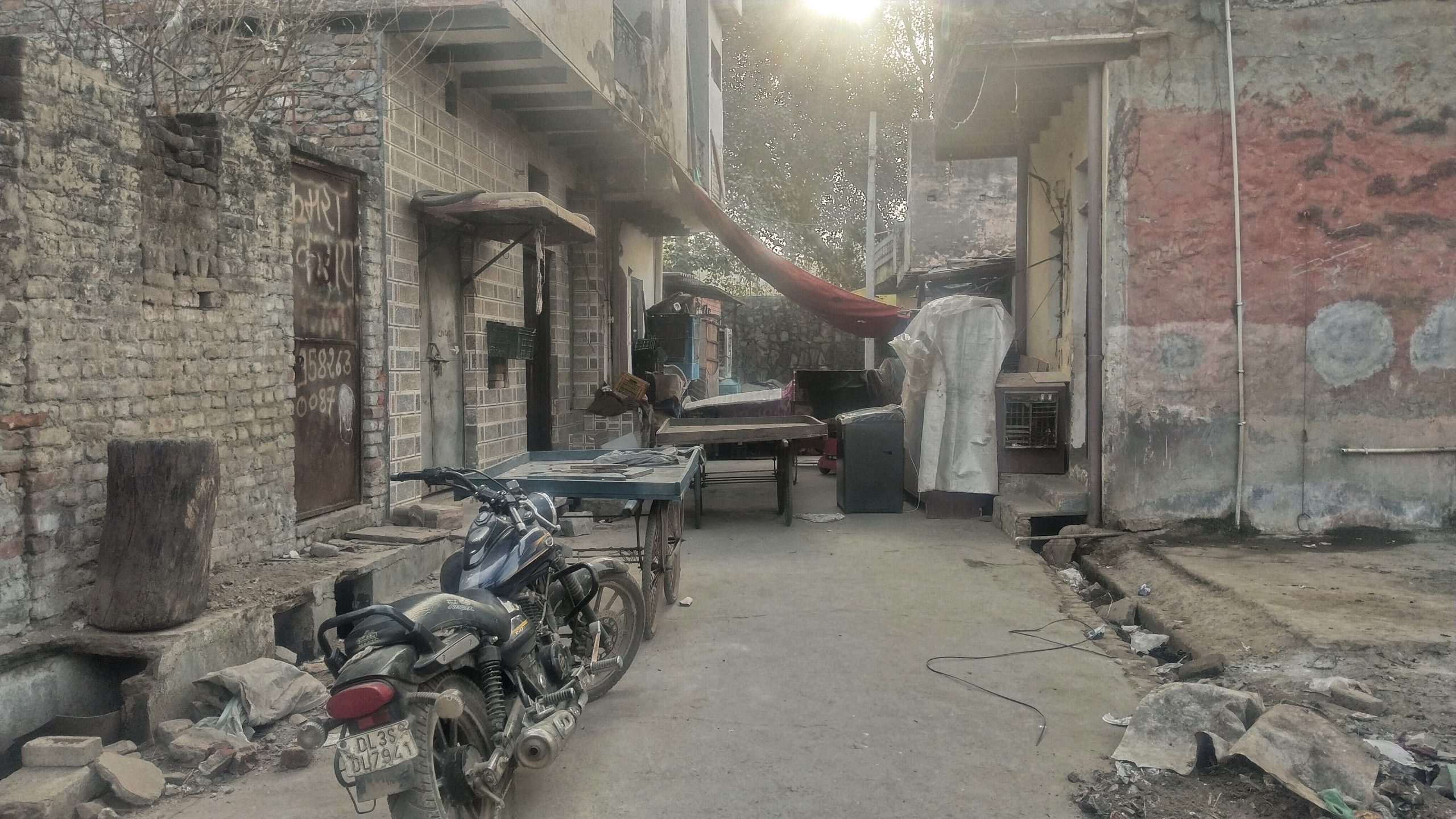Bulldozer Justice In Delhi's Aali Gaon: Women Protest Against Sealing Of 300 Homes By UP's Irrigation Department 
